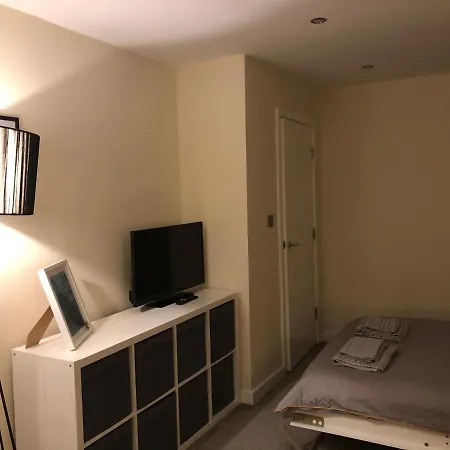 M60 Modern Studio Appartment With Free Parking Denton  Exterior photo