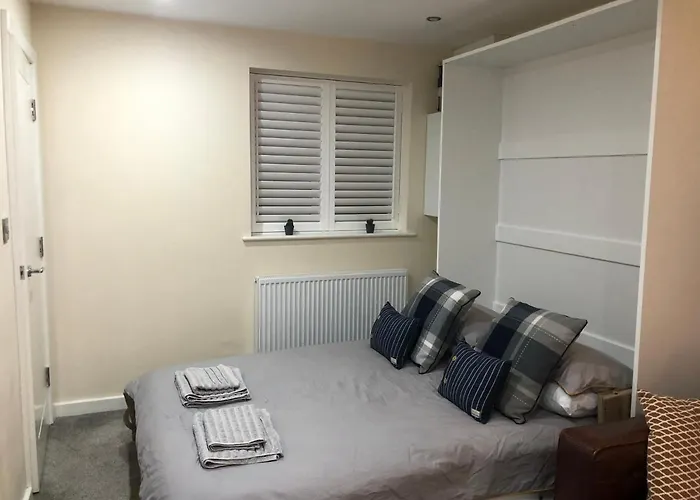 M60 Modern Studio Appartment With Free Parking